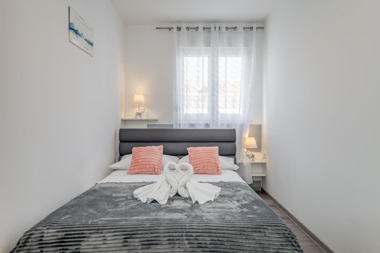 Summer Orchid - Spacious Duplex By The Beach & Ps5 Stobreč Екстериор снимка