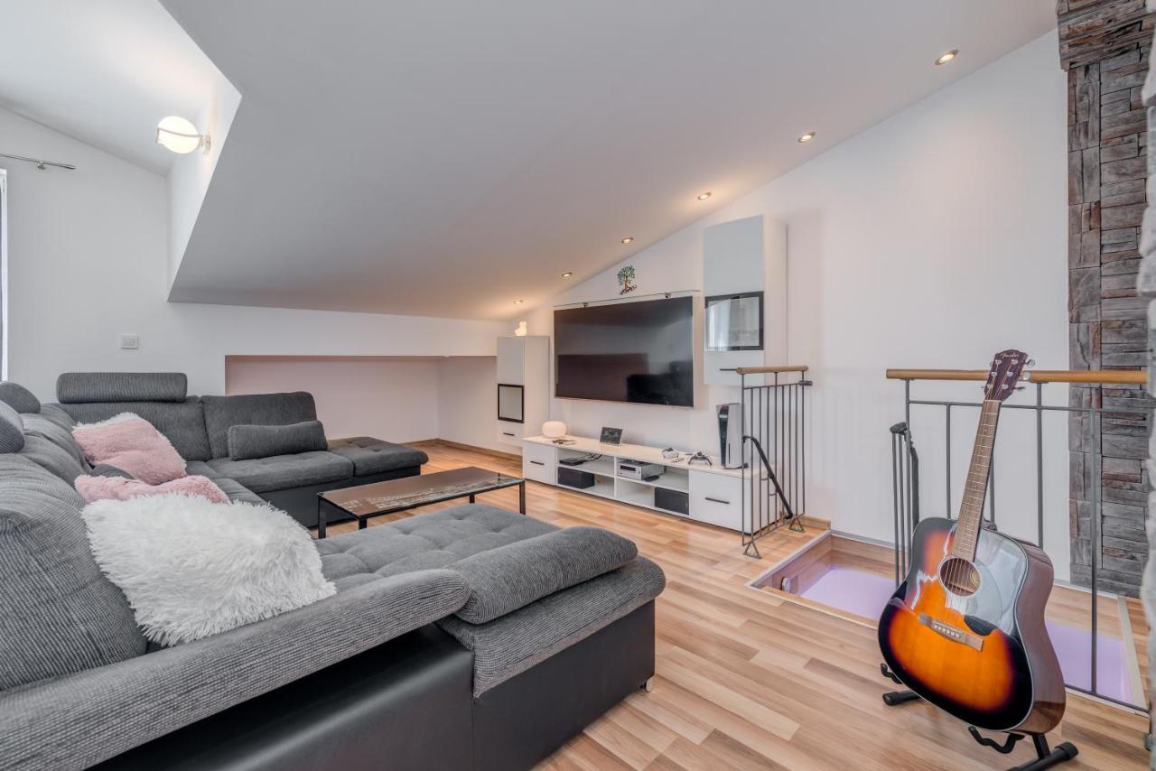 Summer Orchid - Spacious Duplex By The Beach & Ps5 Stobreč Екстериор снимка
