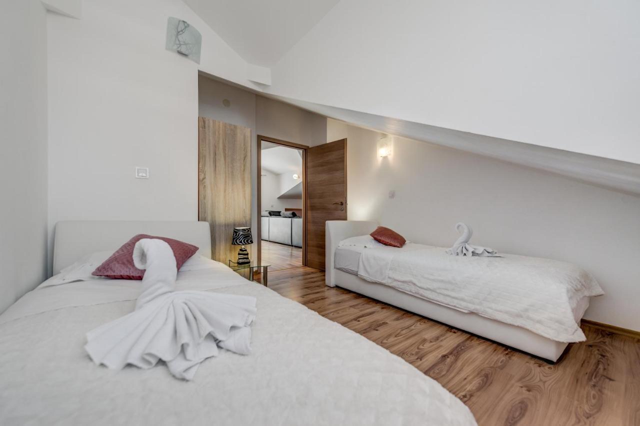 Summer Orchid - Spacious Duplex By The Beach & Ps5 Stobreč Екстериор снимка