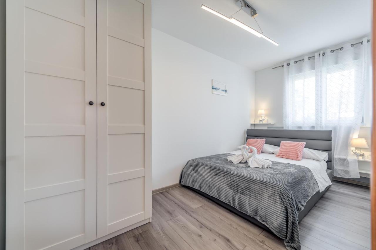 Summer Orchid - Spacious Duplex By The Beach & Ps5 Stobreč Екстериор снимка