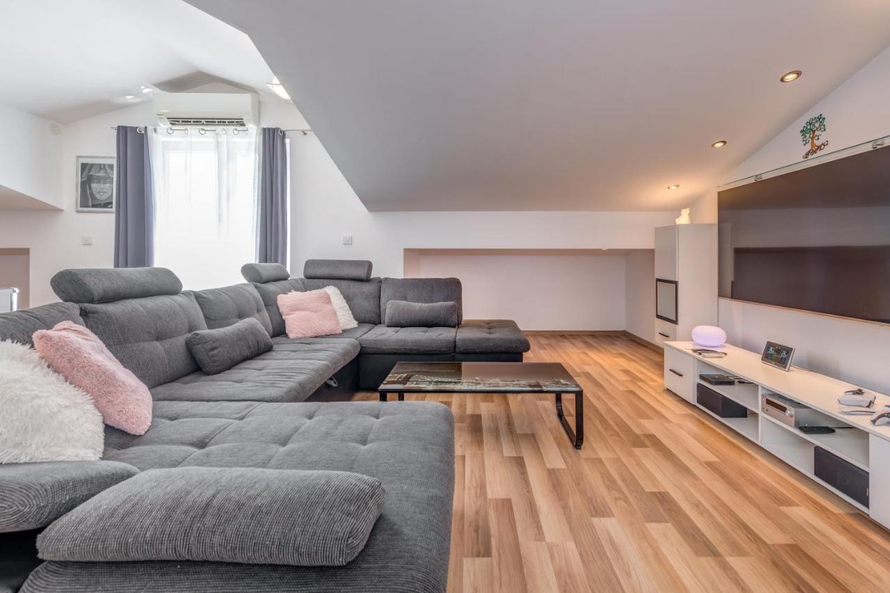 Summer Orchid - Spacious Duplex By The Beach & Ps5 Stobreč Екстериор снимка